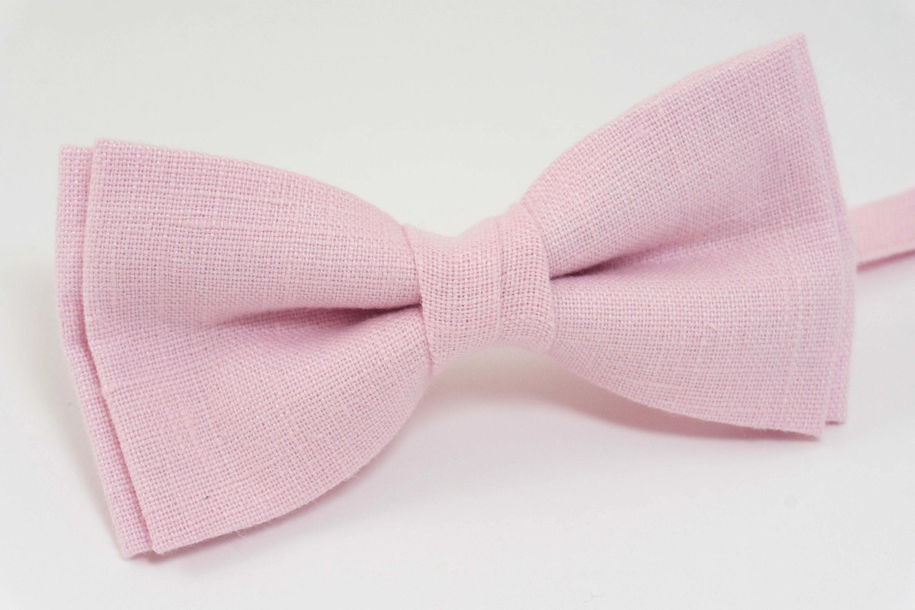 Elegant Pink Groomsmen Bow Tie - Perfect Accessory for Men's Wedding Attire