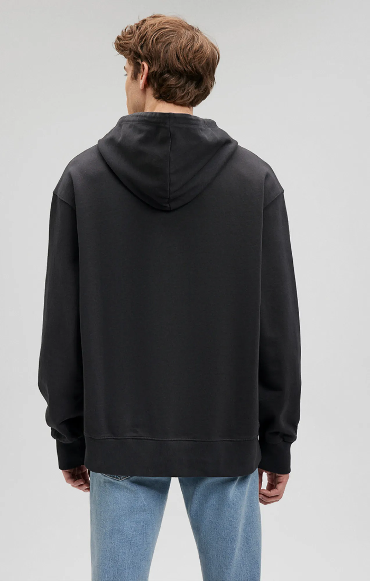 HOODIE IN PIRATE BLACK