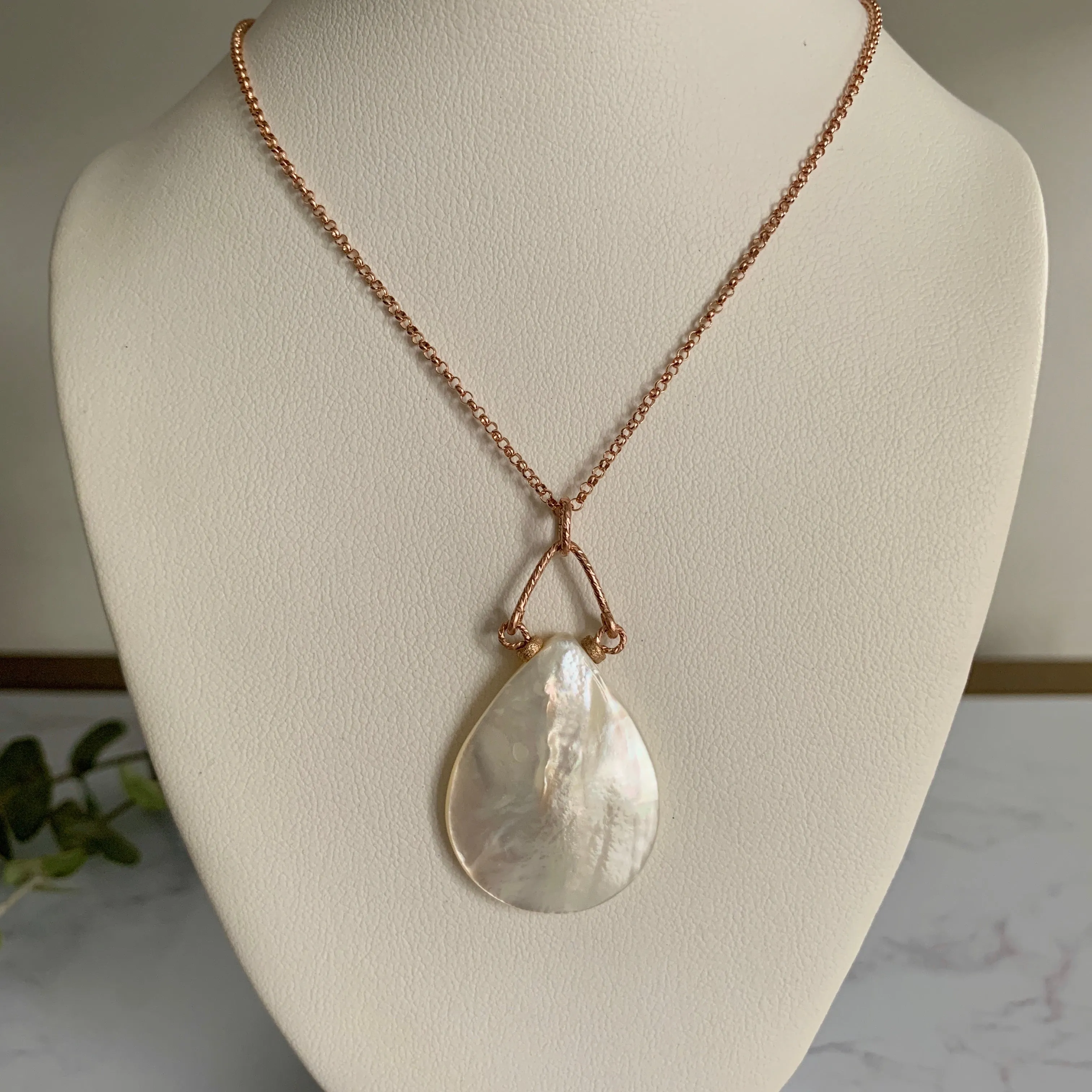 Rose Gold Mother of Pearl Teardrop Pendant