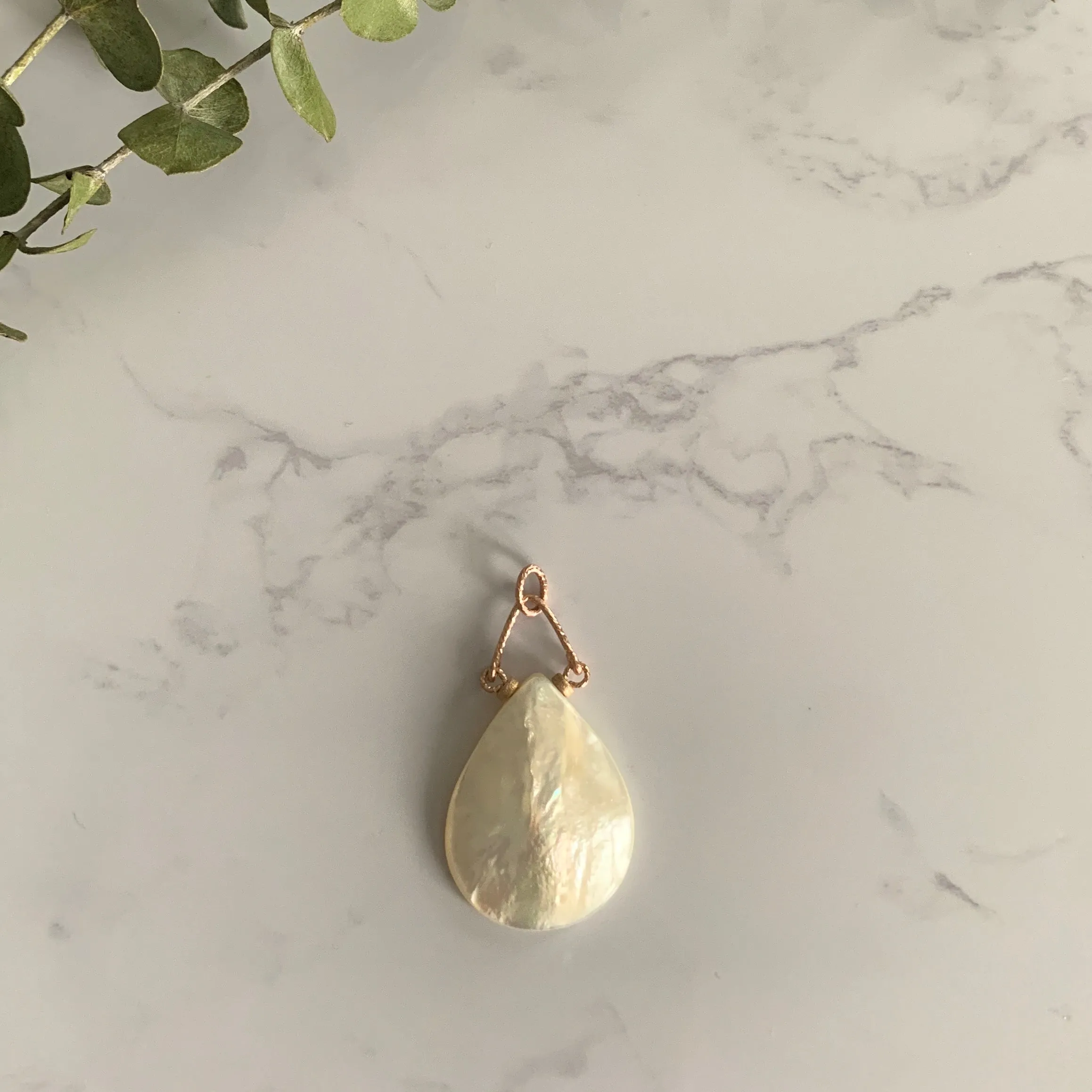 Rose Gold Mother of Pearl Teardrop Pendant